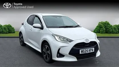 Used Toyota Yaris Hybrid Design 116 HP (85 kW) 2025 White Hatchback
