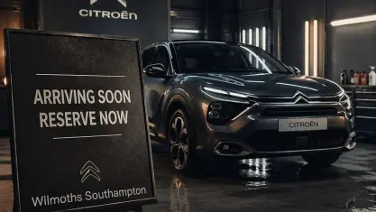 Begagnad Citroën e-C4 Shine 100 kW (136 HK) 2023 Halvkombi