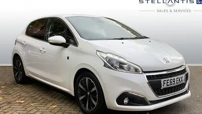 White Used 2019 Peugeot 208 S Hatchback | £8,589 (Good price)