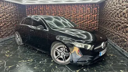 Begagnad Mercedes A180 AMG line 136 HK (100 kW) 2019 Svart Halvkombi