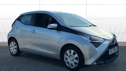 Used Toyota Aygo X-play 72 HP (52 kW) 2021 Silver Hatchback