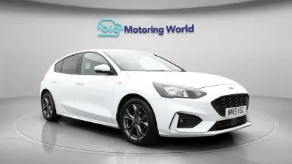 Used Ford Focus ST-Line 125 HP (91 kW) 2019 White Hatchback