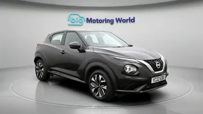 Używany Nissan Juke Acenta 114 KM (83 kW) 2022 Czarny SUV
