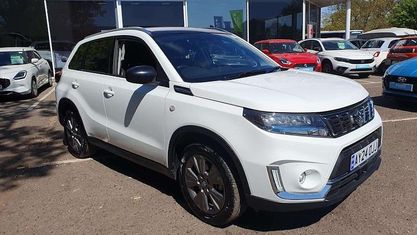 Używany Suzuki Vitara SZ-T 116 KM (85 kW) 2024 Biały SUV
