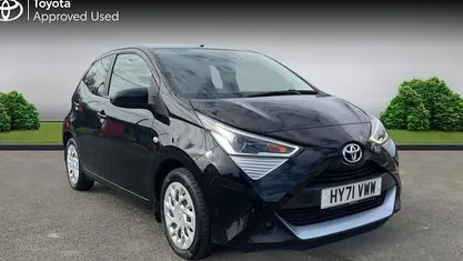 Used Toyota Aygo X-play 72 HP (52 kW) 2021 Bold black Hatchback