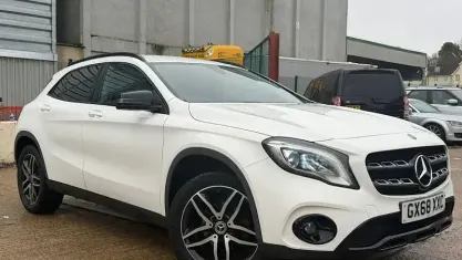 Usado Mercedes GLA180 Urban 122 HP (89 kW) 2020 SUV
