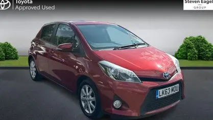 Used Toyota Yaris T4 101 HP (74 kW) 2013 Red Hatchback