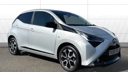 Używany Toyota Aygo Trend 72 KM (52 kW) 2019 Srebrny Hatchback