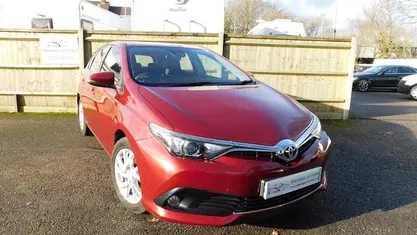 Red Used 2016 Toyota Auris Business Edition Hatchback | £8,495 (Fair price)