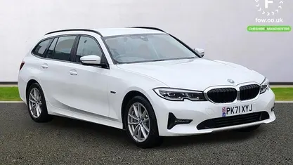 Used BMW 330e Comfort Edition 292 HP (214 kW) 2022 White Estate