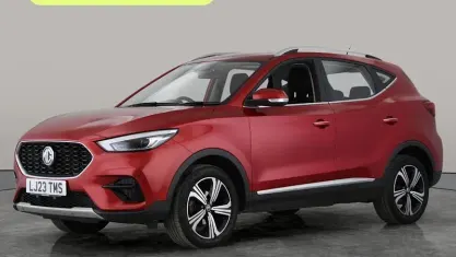 Używany MG ZS Excite 106 KM (77 kW) 2023 Czerwony Sedan/Limuzyna