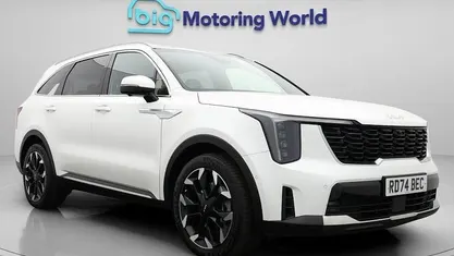White Used 2025 Kia Sorento SUV | £42,400 (Fair price)