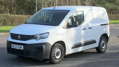 Used Peugeot Partner Premium 102 HP (75 kW) 2023 White MPV