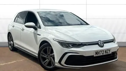Begagnad VW Golf VIII R-line 150 HK (110 kW) 2023 Vit Halvkombi