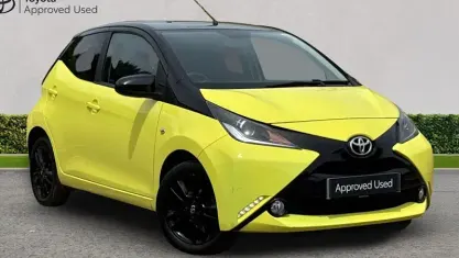 Used Toyota Aygo X-cite 69 HP (50 kW) 2016 Yellow Hatchback