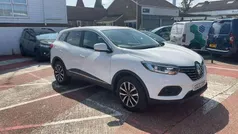 White Used 2022 Renault Kadjar Equilibre SUV | £14,995 (Fair price)