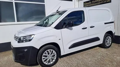 Used Citroën Berlingo 102 HP (75 kW) 2021 White MPV