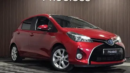 Used Toyota Yaris 101 HP (74 kW) 2016 Red Hatchback
