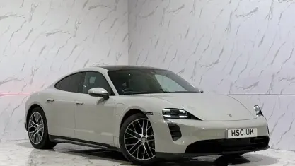 Usado Porsche Taycan 300 kW (408 HP) 2023 Sedan
