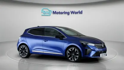 Used Renault Clio Techno 90 HP (66 kW) 2024 Blue Hatchback