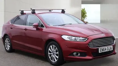 Used Ford Mondeo Zetec 160 HP (117 kW) 2015 Red Hatchback