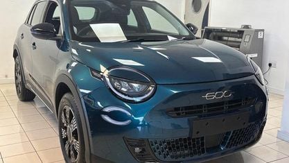 Uusi Fiat 600 Icon 101 HP (74 kW) 2025 Katumaasturi