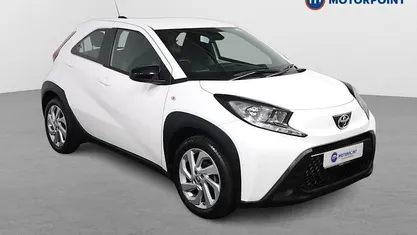 Used Toyota Aygo X PURE 72 HP (52 kW) 2024 White SUV