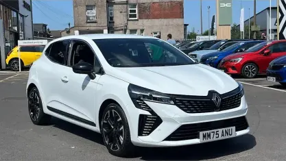 Used Renault Clio Techno 90 HP (66 kW) 2025 Solid  glacier white  Hatchback