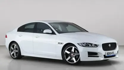 Used Jaguar XE Ingenium 200 HP (147 kW) 2019 White Sedan
