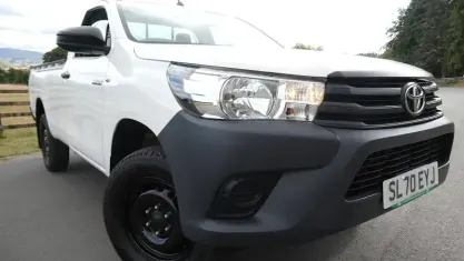Used Toyota HiLux Active 150 HP (110 kW) 2019 White Pickup