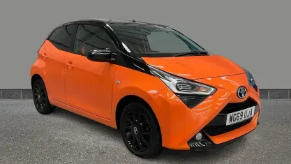 Used Toyota Aygo X-cite 72 HP (52 kW) 2019 Orange Hatchback