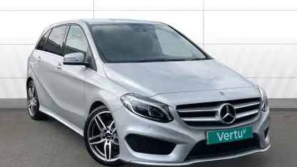 Usado Mercedes B180 AMG Line Premium 109 HP (80 kW) 2018 Prateado Monovolume