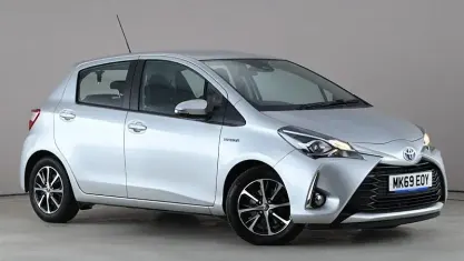 Used Toyota Yaris Hybrid 101 HP (74 kW) 2019 Silver Hatchback
