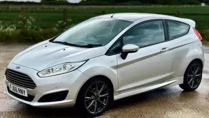 Used Ford Fiesta ST-Line 125 HP (91 kW) 2016 Silver Hatchback