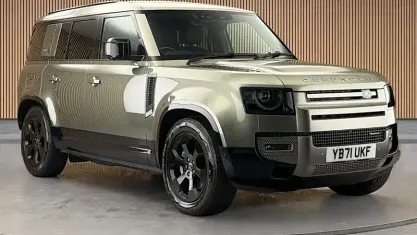 Used Land Rover Defender SE Dynamic 300 HP (220 kW) 2021 Pangea green SUV
