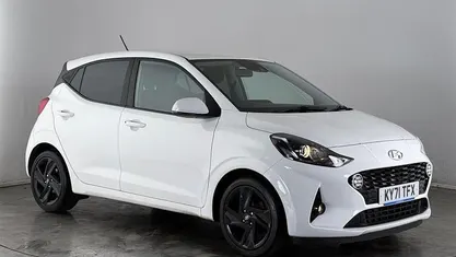 Used Hyundai i10 Premium 84 HP (61 kW) 2023 Hatchback