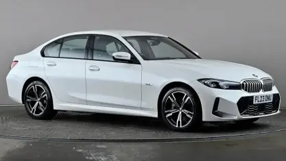 Używany BMW 330e M Sport 292 KM (214 kW) 2023 Biały Sedan/Limuzyna