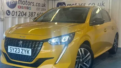 Used Peugeot 208 Allure+ 102 HP (75 kW) 2023 Yellow Hatchback