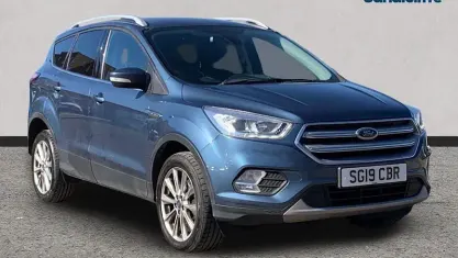 Usado Ford Kuga Titanium 182 HP (133 kW) 2019 Azul SUV