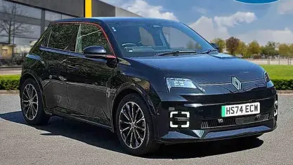 Used Renault 5 E-Tech Iconic 110 kW (150 HP) 2025 Hatchback
