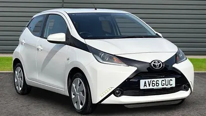 Used Toyota Aygo X-play 69 HP (50 kW) 2018 Hatchback