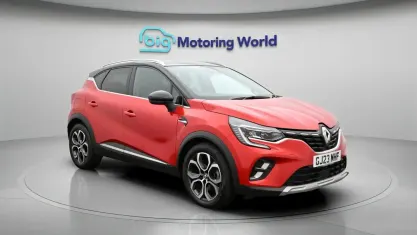 Used Renault Captur Techno 143 HP (105 kW) 2023 Red/black SUV