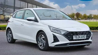 Used Hyundai i20 Advanced 101 HP (74 kW) 2024 White Hatchback