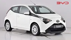 Pure white Used 2020 Toyota Aygo X-play Hatchback | £9,590 (Fair price)