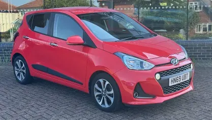 Used Hyundai i10 Premium SE 88 HP (64 kW) 2019 Red Hatchback
