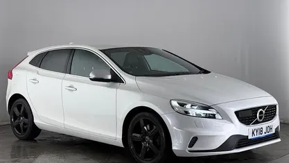Used Volvo V40 R-Design 152 HP (111 kW) 2018 White Hatchback