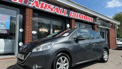 Używany Peugeot 208 Active 70 KM (51 kW) 2013 Szary Hatchback