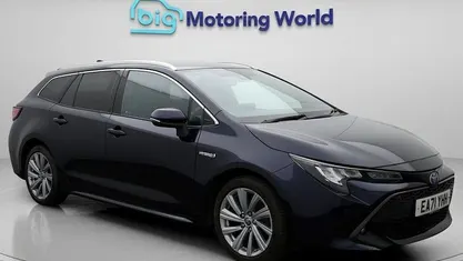 Used Toyota Corolla Design 122 HP (89 kW) 2021 Blue Estate