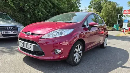 Used Ford Fiesta Zetec 97 HP (71 kW) 2010 Red Hatchback