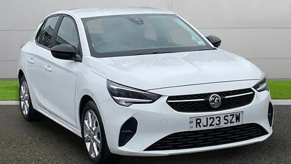 Used Vauxhall Corsa Design Edition 101 HP (74 kW) 2023 White Hatchback